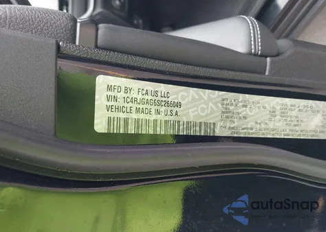 2025 Jeep Grand Cherokee Laredo X 4X2 z USA, uszkodzony, nr VIN 1C4RJGAG6SC266049